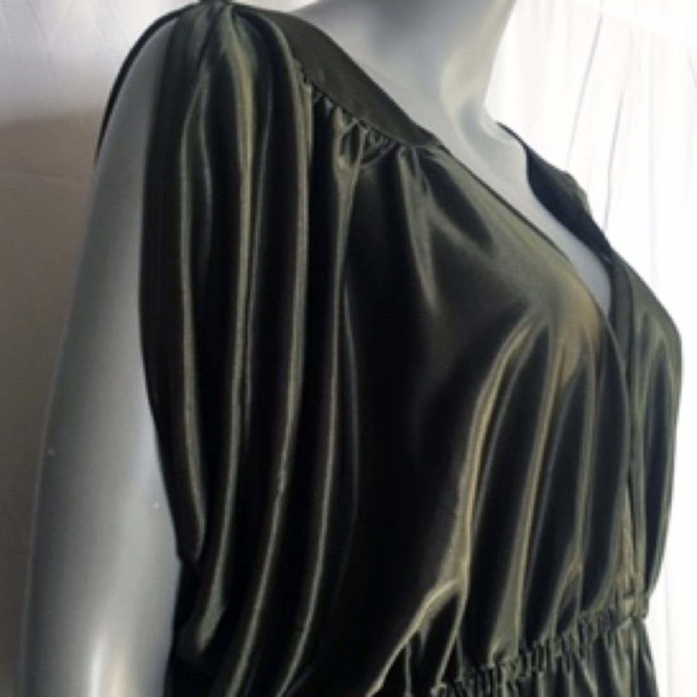 BCBGMaxAzria Women’s Grecian Top M V-Neck NWT